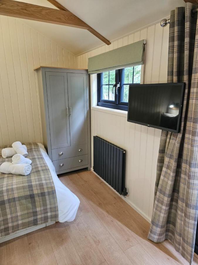 Woodland Shepherds Hut - 'Saga' Caernarfon Exterior photo