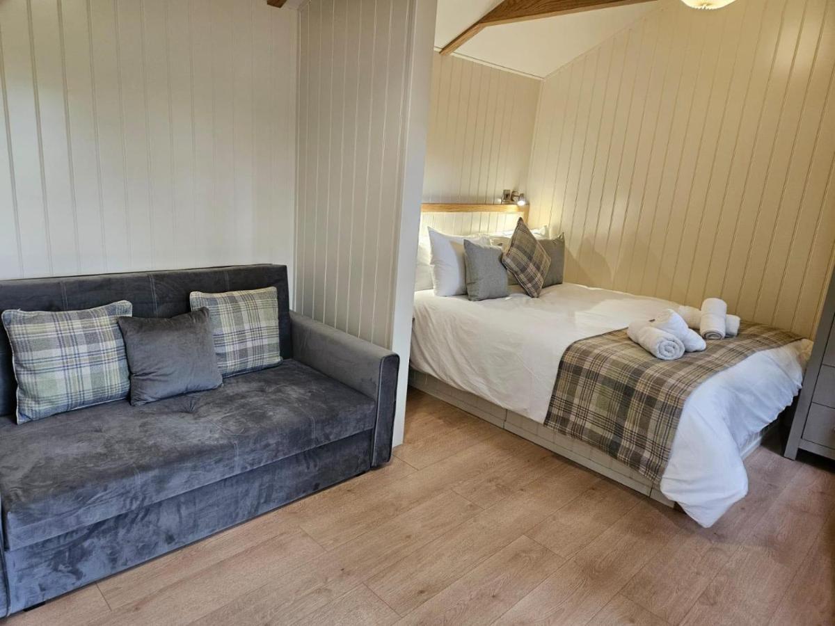 Woodland Shepherds Hut - 'Saga' Caernarfon Exterior photo